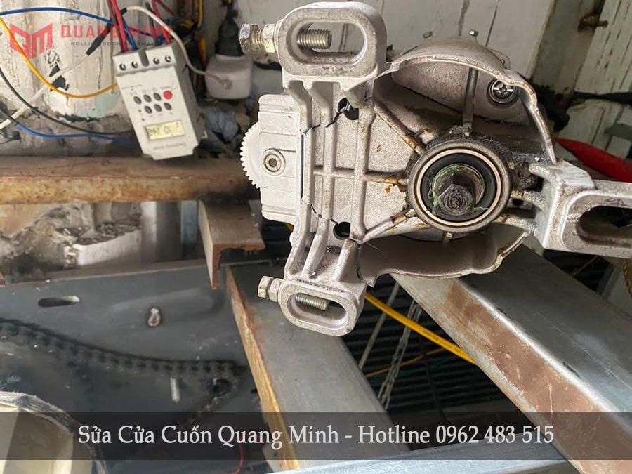 Sửa cửa cuốn quang minh (24)