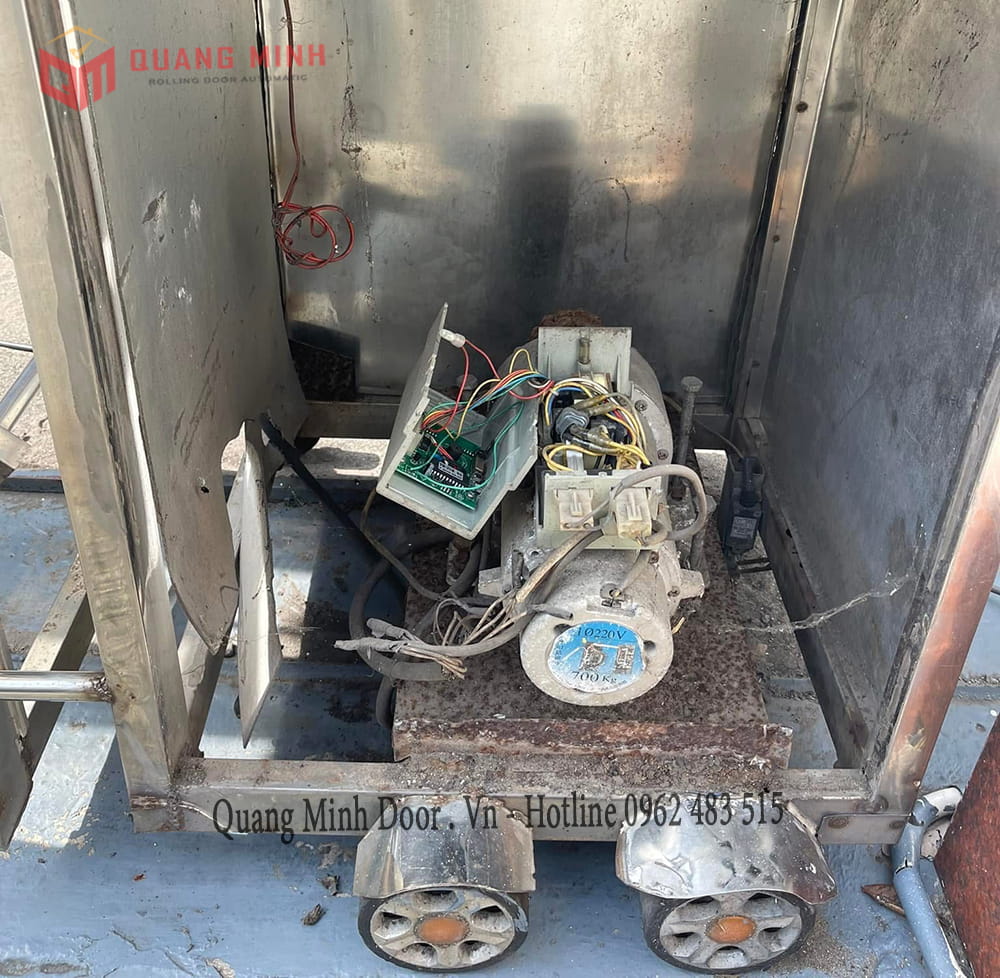 Sửa cổng xếp (12)