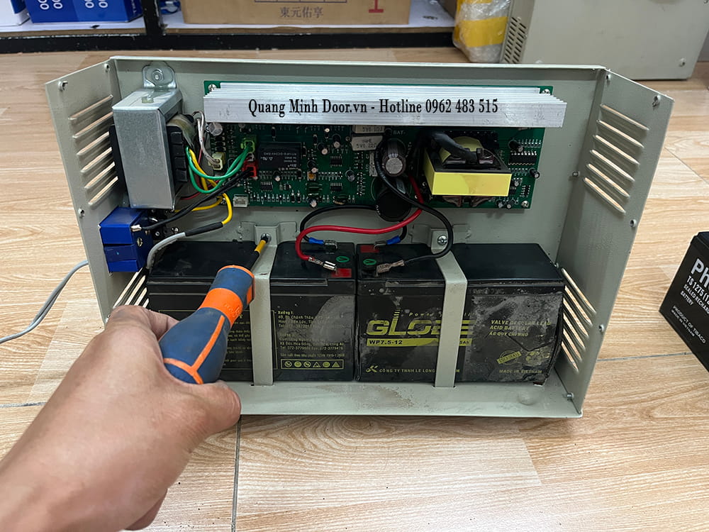 thay acquy bộ lưu điện (10)